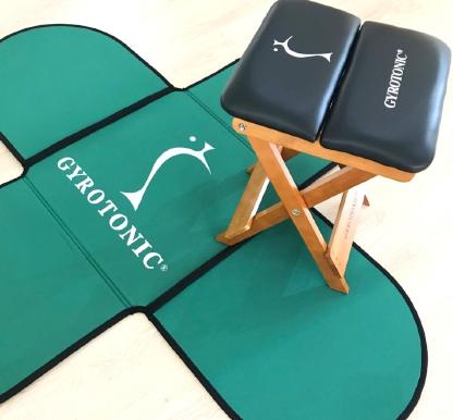 Gyrokinesis equipment: mat and stool